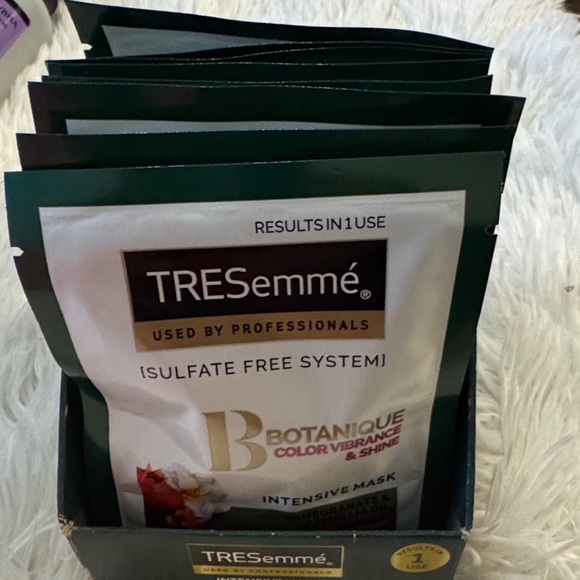 TRESemmé Botanique Intensive Mask - Picture 1 of 2